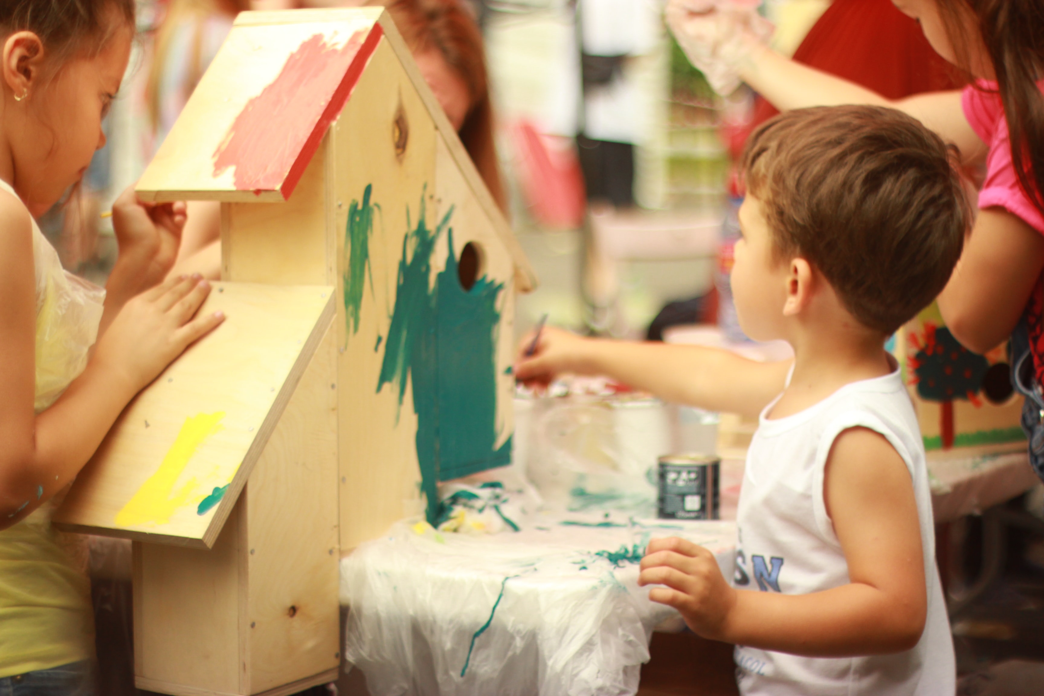 children painting in Reggio Emilia classroom
